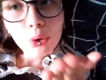 Sexy live cam screenshot of ashleycoupe's webcam / video chat room