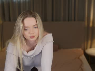 Sexy live cam screenshot of kira0541's webcam / video chat room