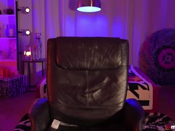 Sexy live cam screenshot of informal_'s webcam / video chat room