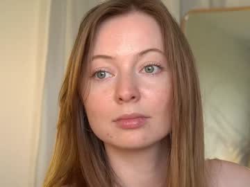 Sexy live cam screenshot of mona_elisa's webcam / video chat room