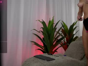 Sexy live cam screenshot of emalein's webcam / video chat room