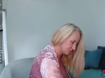 Sexy live cam screenshot of milf_dreamy's webcam / video chat room