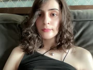 Sexy live cam screenshot of wonderland_stia's webcam / video chat room