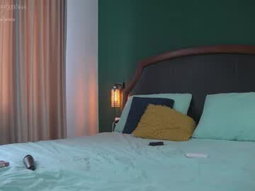 Sexy live cam screenshot of alyonaqueen_'s webcam / video chat room