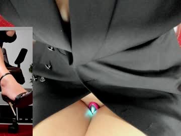 Sexy live cam screenshot of legswattitude's webcam / video chat room