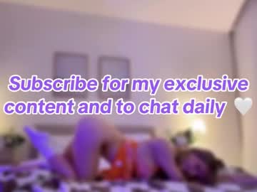 Sexy live cam screenshot of lilmish's webcam / video chat room