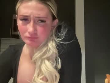 Sexy live cam screenshot of alyssa_skyee's webcam / video chat room