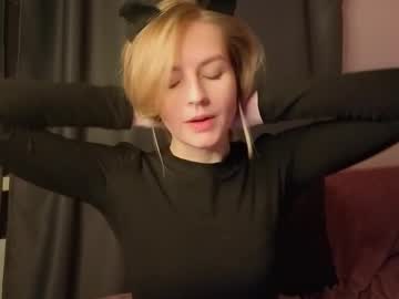 Sexy live cam screenshot of gwenkevwitch's webcam / video chat room