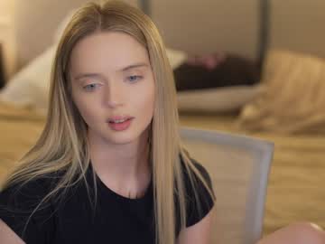 Sexy live cam screenshot of kira0541's webcam / video chat room