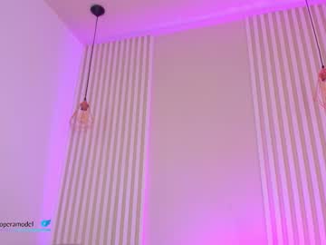 Sexy live cam screenshot of lila_cohen's webcam / video chat room