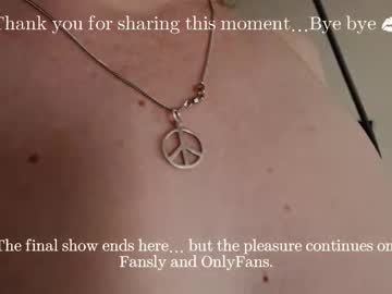 Sexy live cam screenshot of boobsgwendy's webcam / video chat room