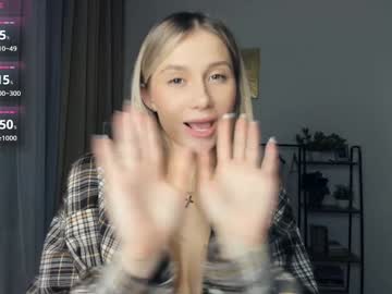 Sexy live cam screenshot of glossybabe_'s webcam / video chat room