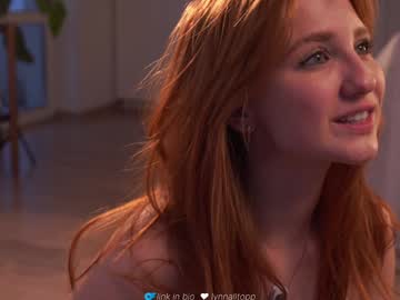 Sexy live cam screenshot of lynnalltop's webcam / video chat room