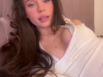 Sexy live cam screenshot of angel_isia's webcam / video chat room
