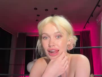 Sexy live cam screenshot of golden_alinee's webcam / video chat room