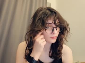 Sexy live cam screenshot of wonderland_stia's webcam / video chat room