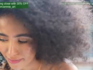 Sexy live cam screenshot of amnie_'s webcam / video chat room