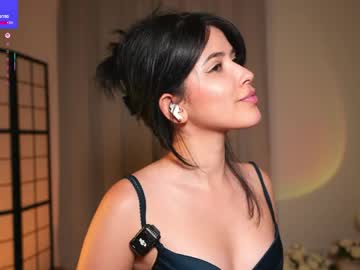 Sexy live cam screenshot of anniehillofficial_'s webcam / video chat room