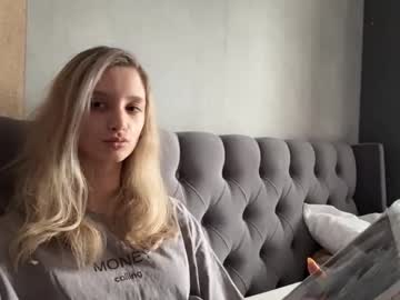 Sexy live cam screenshot of aundreaschindewolf's webcam / video chat room