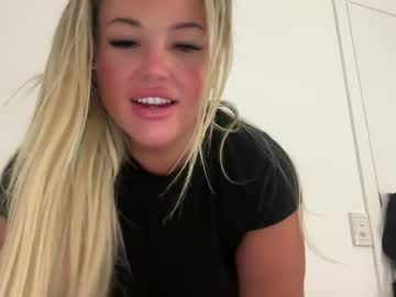 Sexy live cam screenshot of averybabyyx's webcam / video chat room