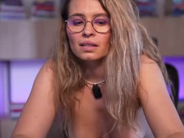 Sexy live cam screenshot of brandywhite's webcam / video chat room
