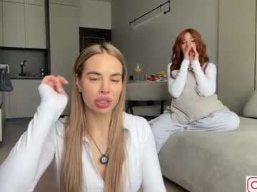 Sexy live cam screenshot of diffgirls's webcam / video chat room