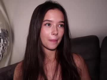 Sexy live cam screenshot of emilybatee's webcam / video chat room