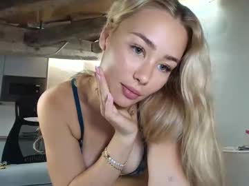 Sexy live cam screenshot of itschanelxx's webcam / video chat room