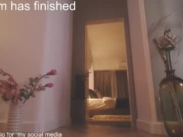 Sexy live cam screenshot of kellytheaimee_'s webcam / video chat room