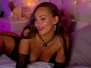 Sexy live cam screenshot of maksine's webcam / video chat room