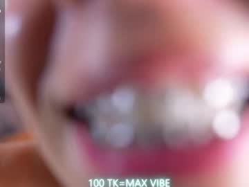 Sexy live cam screenshot of mon1_day's webcam / video chat room