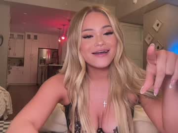 Sexy live cam screenshot of ari_02's webcam / video chat room