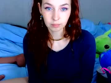 Sexy live cam screenshot of dawnwillow's webcam / video chat room