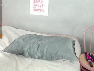Sexy live cam screenshot of emmily2001's webcam / video chat room