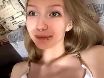 Sexy live cam screenshot of gertrudeuran's webcam / video chat room
