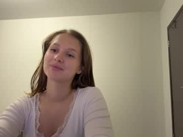 Sexy live cam screenshot of gwendolynnn's webcam / video chat room