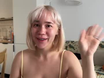 Sexy live cam screenshot of hey__lucy's webcam / video chat room