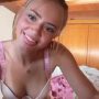 Sexy live cam screenshot of honeyyy95's webcam / video chat room