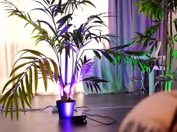 Sexy live cam screenshot of hotbustybabex's webcam / video chat room