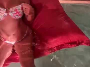Sexy live cam screenshot of karinaaaxx's webcam / video chat room