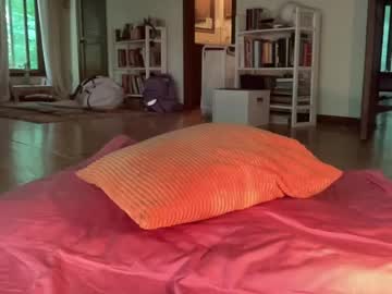 Sexy live cam screenshot of lilyofthevalleyyyy's webcam / video chat room