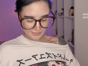 Sexy live cam screenshot of lonelly_lolly98's webcam / video chat room
