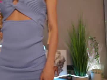 Sexy live cam screenshot of lovely__alisa's webcam / video chat room