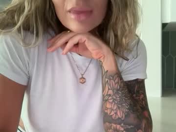 Sexy live cam screenshot of madame_andi's webcam / video chat room