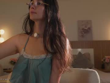 Sexy live cam screenshot of mia_greyy's webcam / video chat room