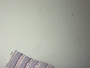 Sexy live cam screenshot of missemelia7's webcam / video chat room