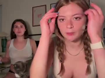 Sexy live cam screenshot of mollyxxxmoon's webcam / video chat room