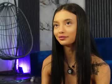Sexy live cam screenshot of rachelravee's webcam / video chat room