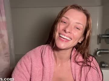 Sexy live cam screenshot of saraloverays's webcam / video chat room