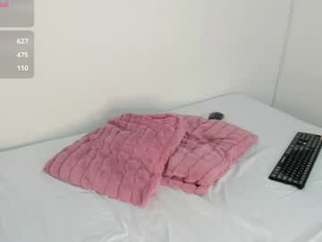 Sexy live cam screenshot of abigail_w's webcam / video chat room